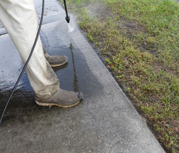Concrete Slab Powerwashing in Fort Myers